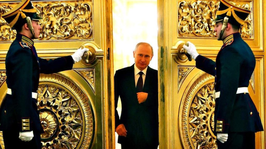 Λιακόπουλος: Ο Πούτιν είπε ότι “Η Ρωσία διοικείται απ’ ευθείας από τον Θεό, αλλιώς δεν θα υπήρχε” – VIDEO σταθμός